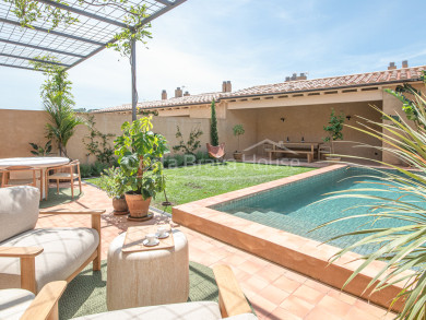 Casa de obra nueva en venta en Gualta con piscina privada, 4 dormitorios y alto standing en el Triángulo de Oro