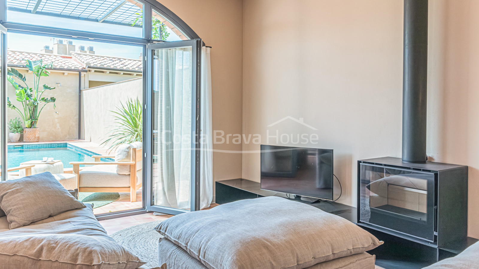 Nieuwbouwhuis in Gualta met privézwembad en hoogwaardig design in de Baix Empordà
