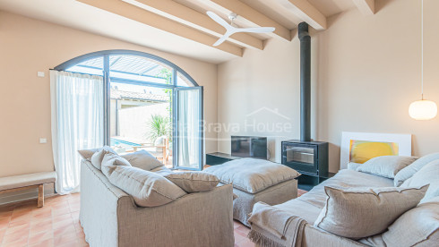 Nieuwbouwhuis in Gualta met privézwembad en hoogwaardig design in de Baix Empordà