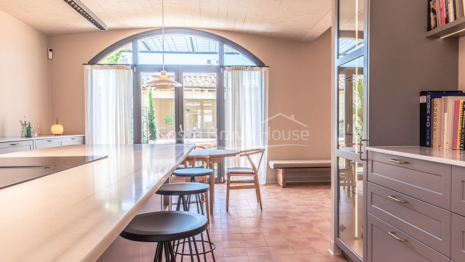 Nieuwbouwhuis in Gualta met privézwembad en hoogwaardig design in de Baix Empordà