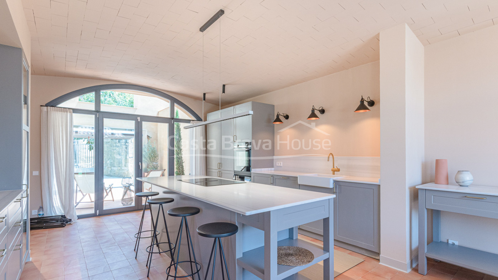 Nieuwbouwhuis in Gualta met privézwembad en hoogwaardig design in de Baix Empordà