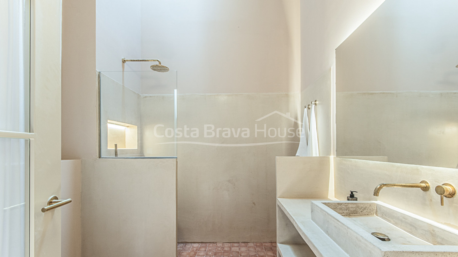 Nieuwbouwhuis in Gualta met privézwembad en hoogwaardig design in de Baix Empordà