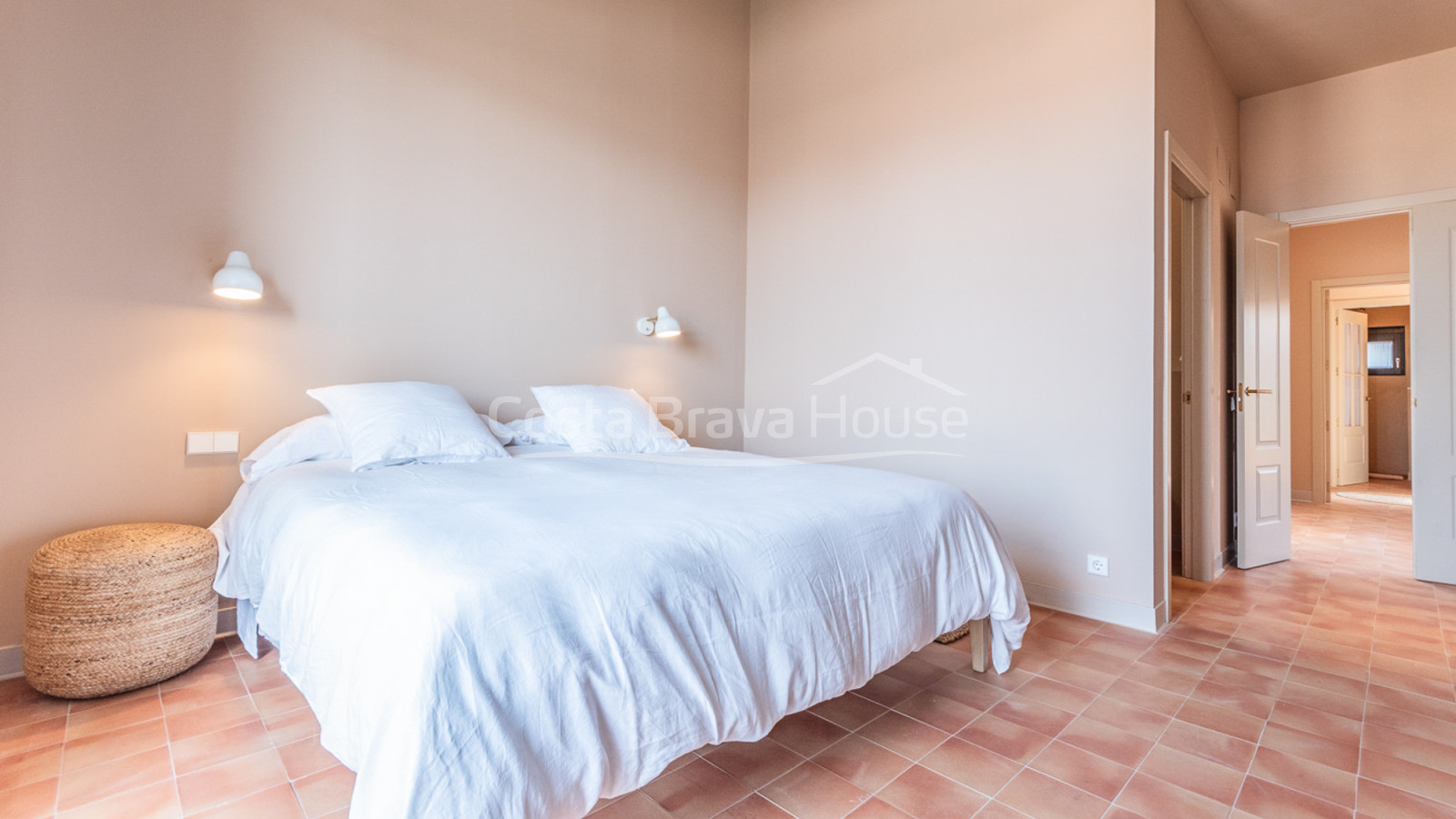 Nieuwbouwhuis in Gualta met privézwembad en hoogwaardig design in de Baix Empordà