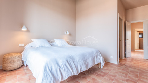 Nieuwbouwhuis in Gualta met privézwembad en hoogwaardig design in de Baix Empordà