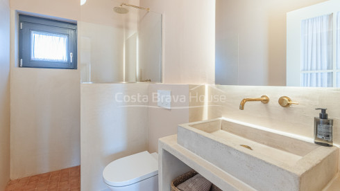 Nieuwbouwhuis in Gualta met privézwembad en hoogwaardig design in de Baix Empordà