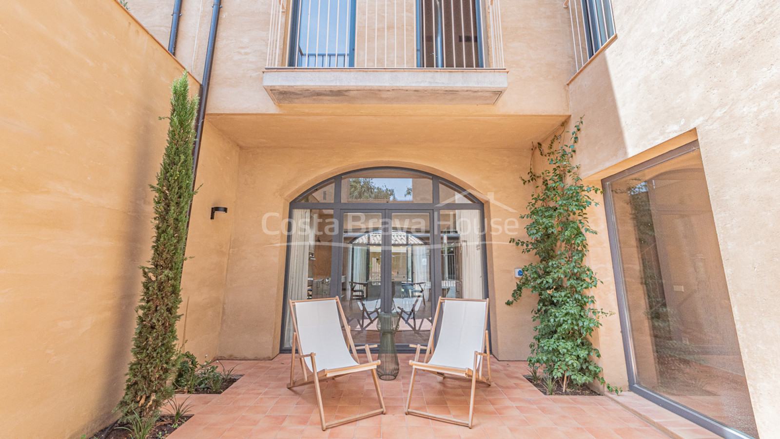 Nieuwbouwhuis in Gualta met privézwembad en hoogwaardig design in de Baix Empordà