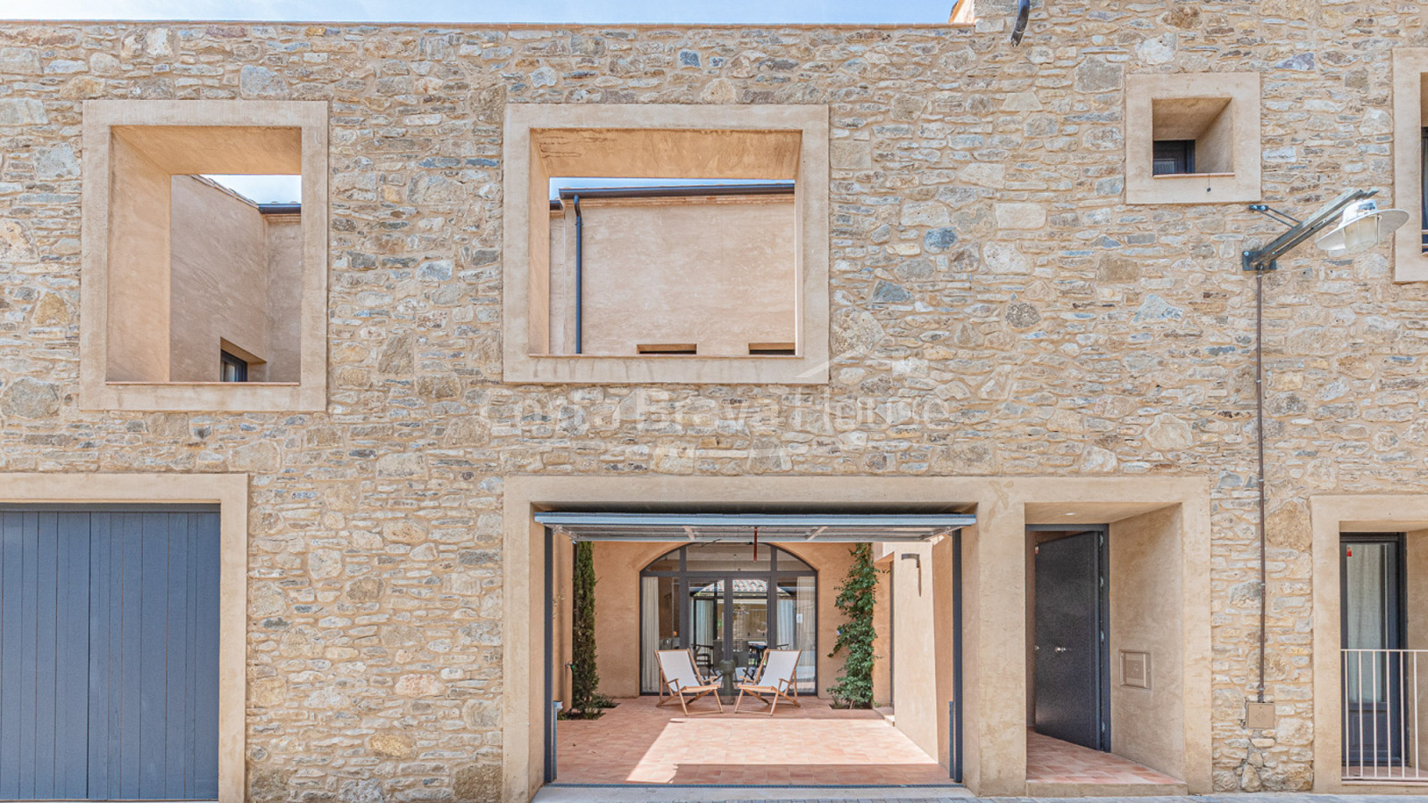 Nieuwbouwhuis in Gualta met privézwembad en hoogwaardig design in de Baix Empordà