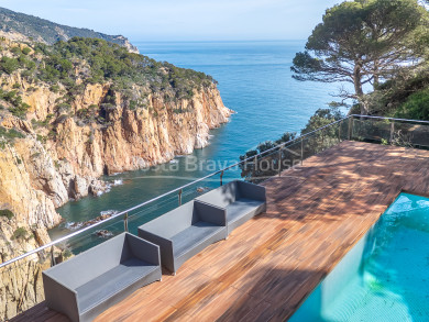 Maison à vendre à Aiguablava avec piscine privée, grande terrasse de 140 m² et vues dégagées sur la mer Méditerranée