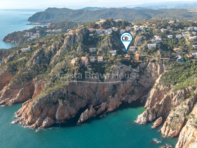 Casa en venta en Aiguablava con piscina privada, amplia terraza de 140 m² y vistas abiertas al mar Mediterráneo