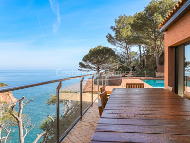Casa en venda a Aiguablava amb piscina privada, àmplia terrassa de 140 m² i vistes obertes al mar Mediterrani