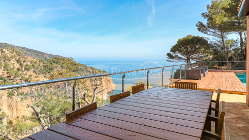 Casa en Aiguablava con piscina y terraza con vistas panorámicas al mar