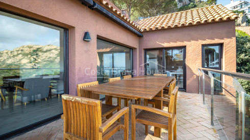 Casa a Aiguablava amb piscina i terrassa amb vistes panoràmiques al mar