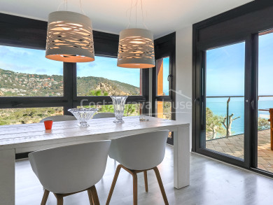 Maison à vendre à Aiguablava avec piscine privée, grande terrasse de 140 m² et vues dégagées sur la mer Méditerranée