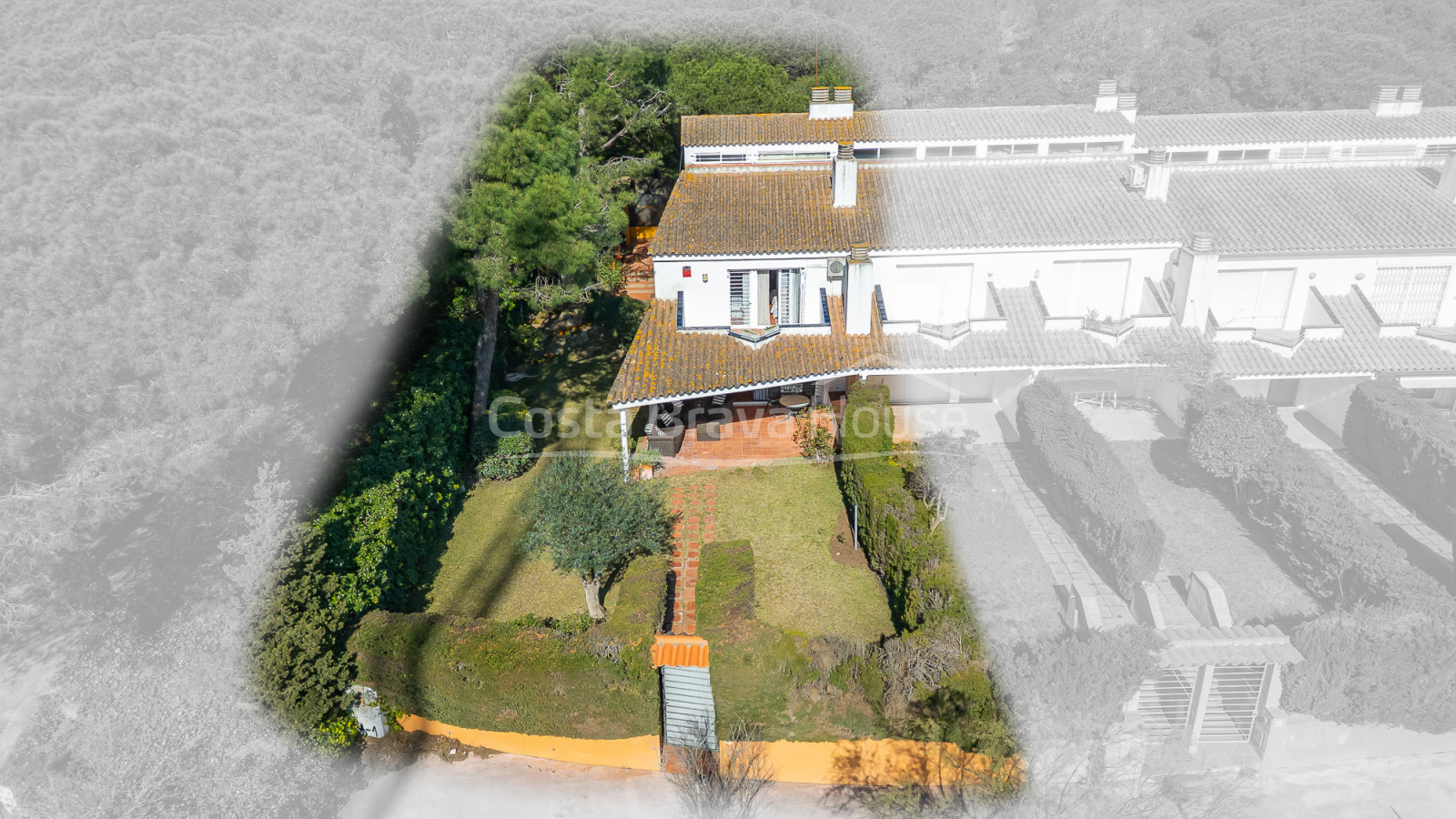 Casa esquinera en La Fosca Palamós con jardín privado y muy cerca de la playa