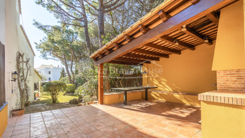 Casa cantonera a La Fosca Palamós amb jardí privat i molt a prop de la platja