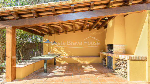 Corner house in La Fosca Palamós with private garden very close to the beach