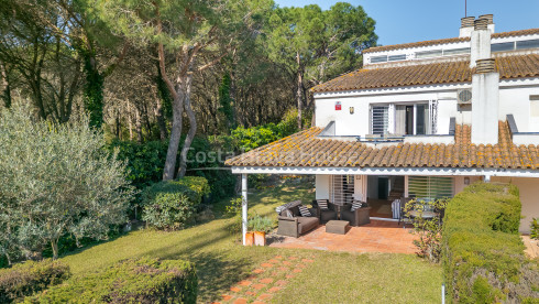 Corner house in La Fosca Palamós with private garden very close to the beach