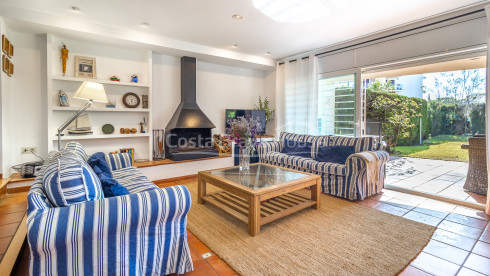 Corner house in La Fosca Palamós with private garden very close to the beach