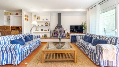 Corner house in La Fosca Palamós with private garden very close to the beach