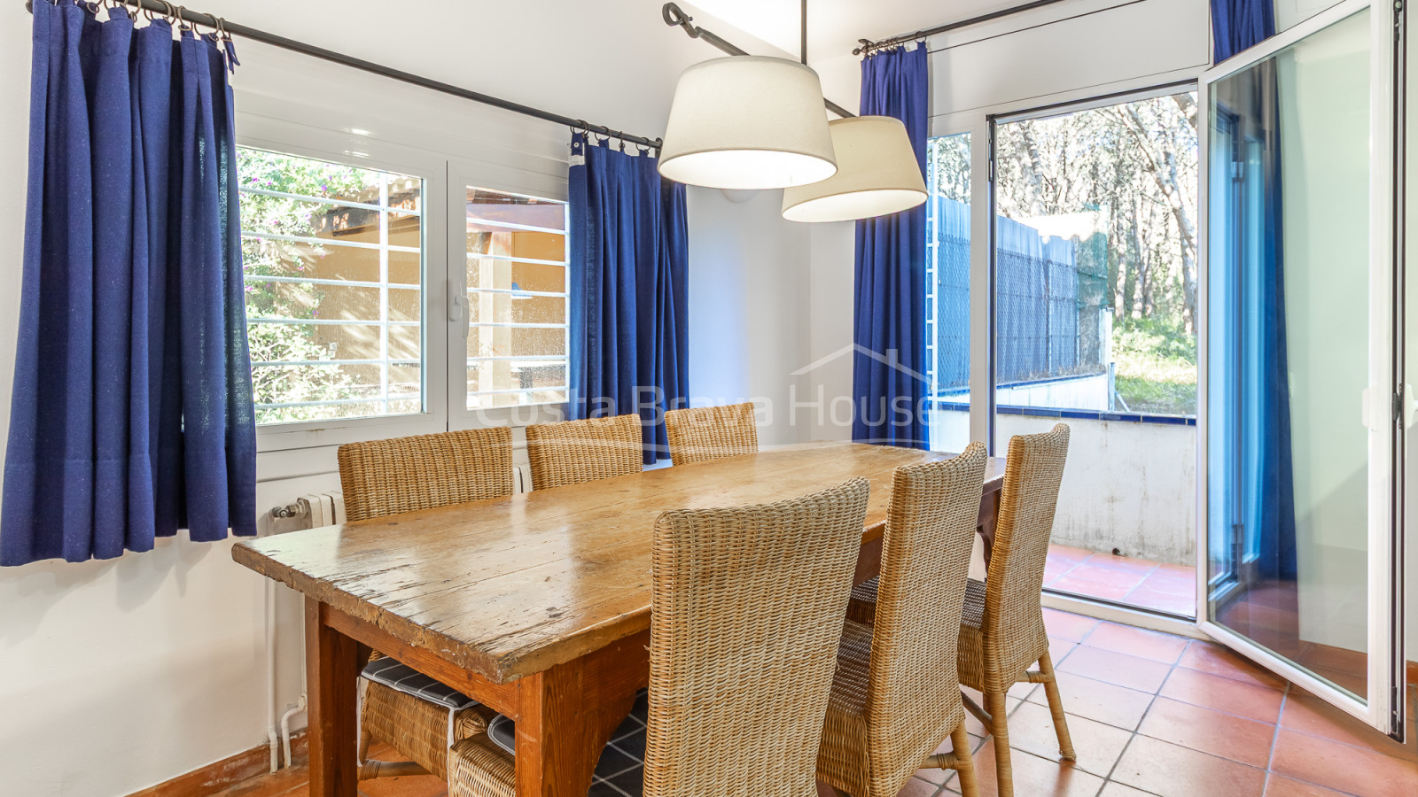 Corner house in La Fosca Palamós with private garden very close to the beach