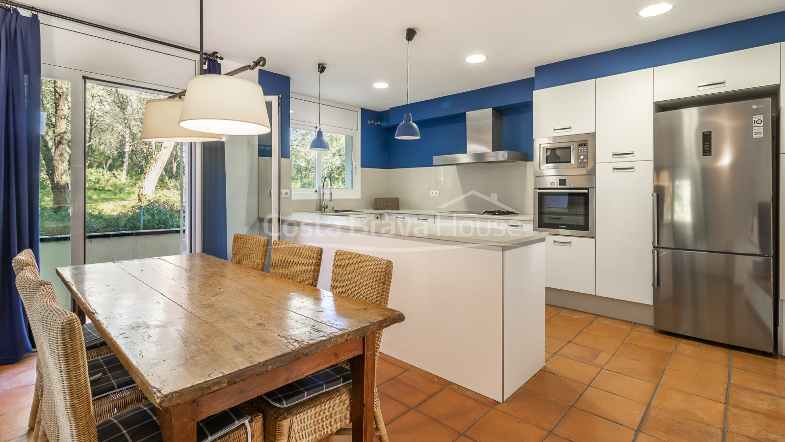 Corner house in La Fosca Palamós with private garden very close to the beach