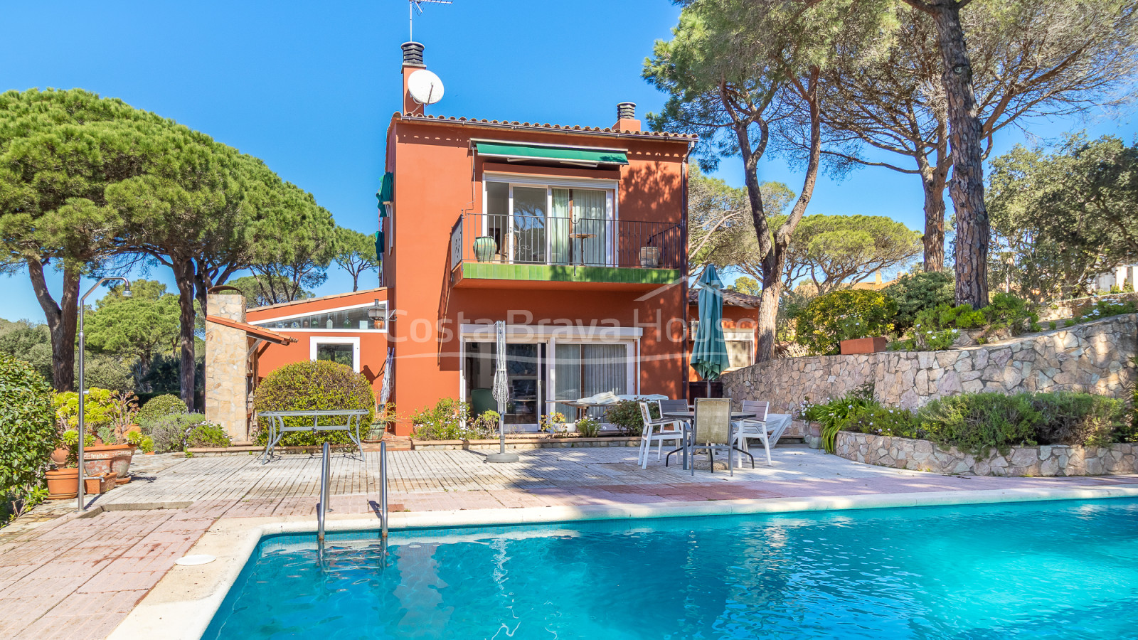 Mediterrane villa in Calella de Palafrugell met zwembad, tuin en apart appartement