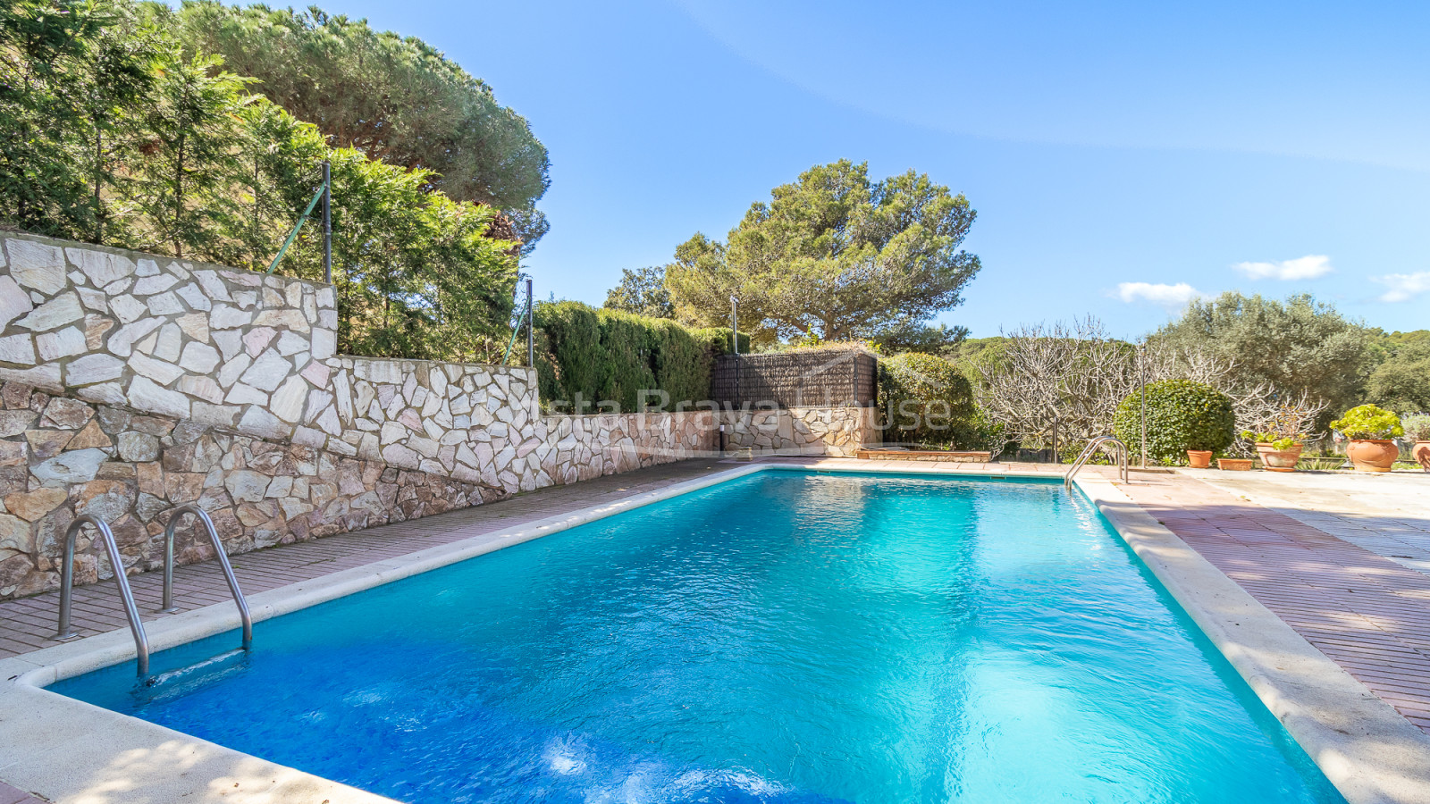 Mediterrane villa in Calella de Palafrugell met zwembad, tuin en apart appartement
