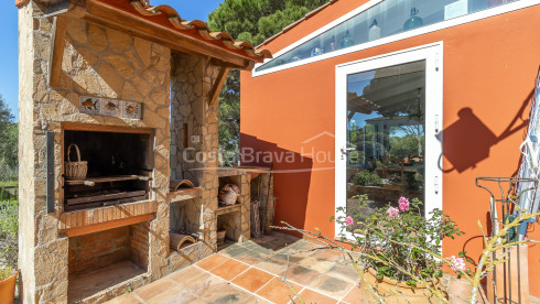 Mediterrane villa in Calella de Palafrugell met zwembad, tuin en apart appartement