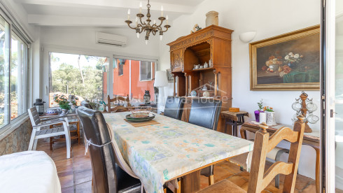 Villa mediterránea en Calella de Palafrugell con piscina jardín y apartamento independiente