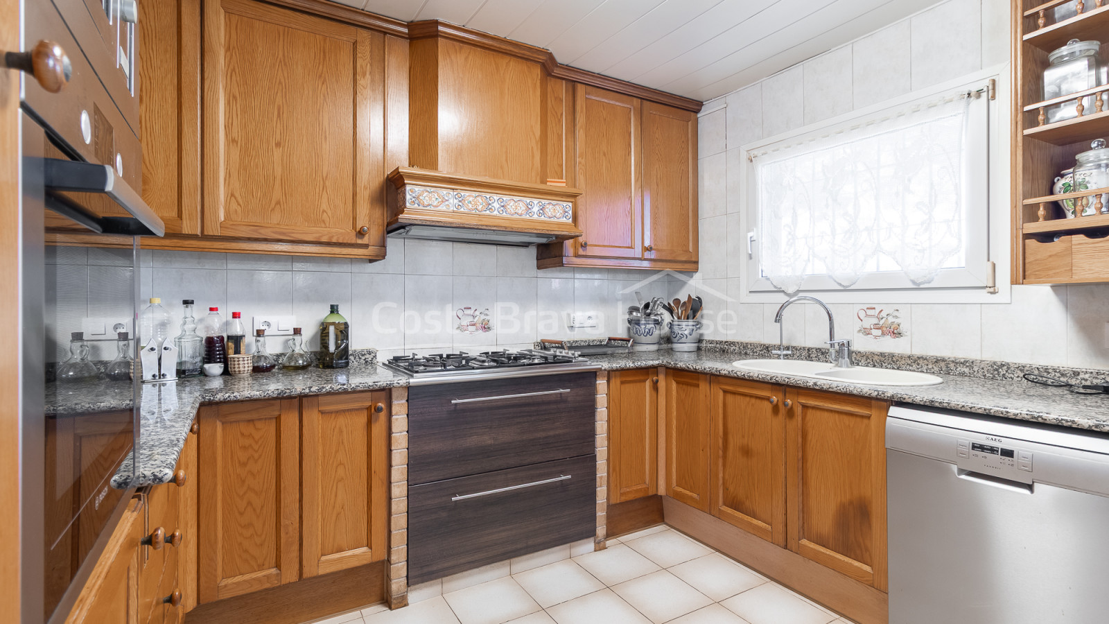 Villa mediterránea en Calella de Palafrugell con piscina jardín y apartamento independiente