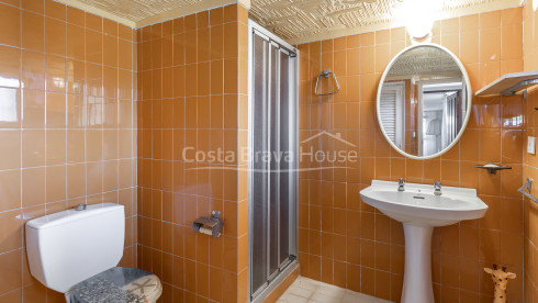 Villa mediterránea en Calella de Palafrugell con piscina jardín y apartamento independiente