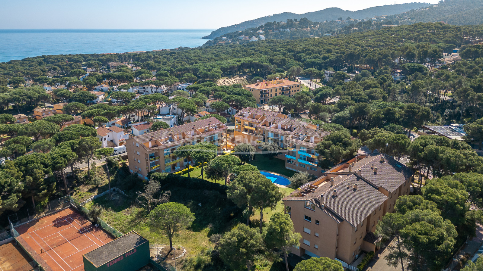 Appartement à Playa de Pals avec terrasse privée, piscine communautaire et jardins