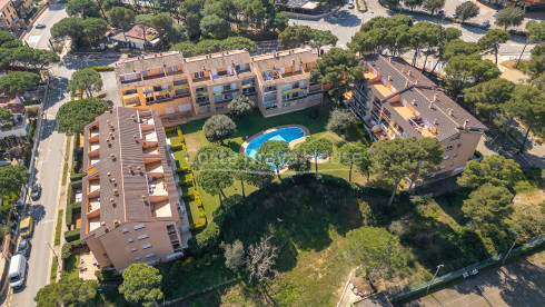 Appartement à Playa de Pals avec terrasse privée, piscine communautaire et jardins