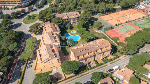 Apartment in Playa de Pals with private terrace, communal pool and gardens