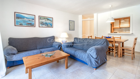 Apartment in Playa de Pals with private terrace, communal pool and gardens