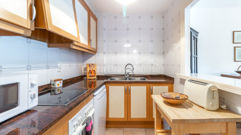 Appartement à Playa de Pals avec terrasse privée, piscine communautaire et jardins