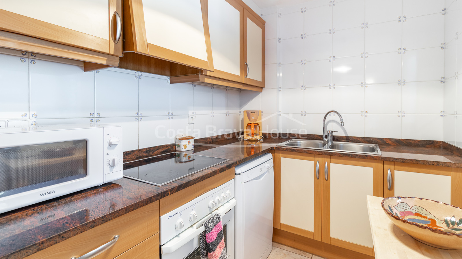 Apartment in Playa de Pals with private terrace, communal pool and gardens