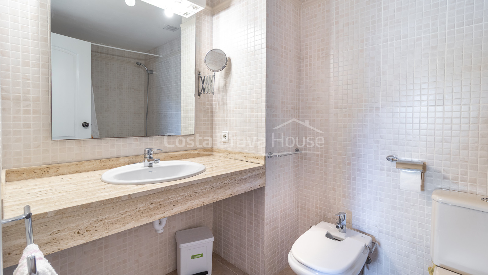 Apartment in Playa de Pals with private terrace, communal pool and gardens