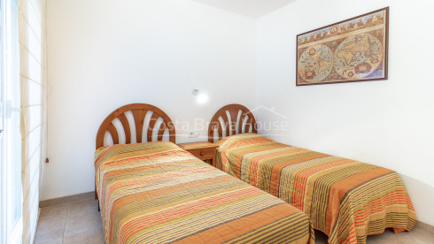 Apartament a Platja de Pals amb terrassa privada, piscina comunitària i jardins