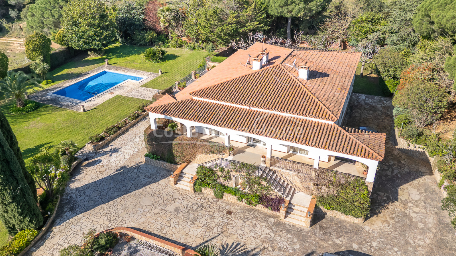 Vila a Sant Feliu de Guíxols amb piscina privada, gran parcel·la i vistes a la muntanya