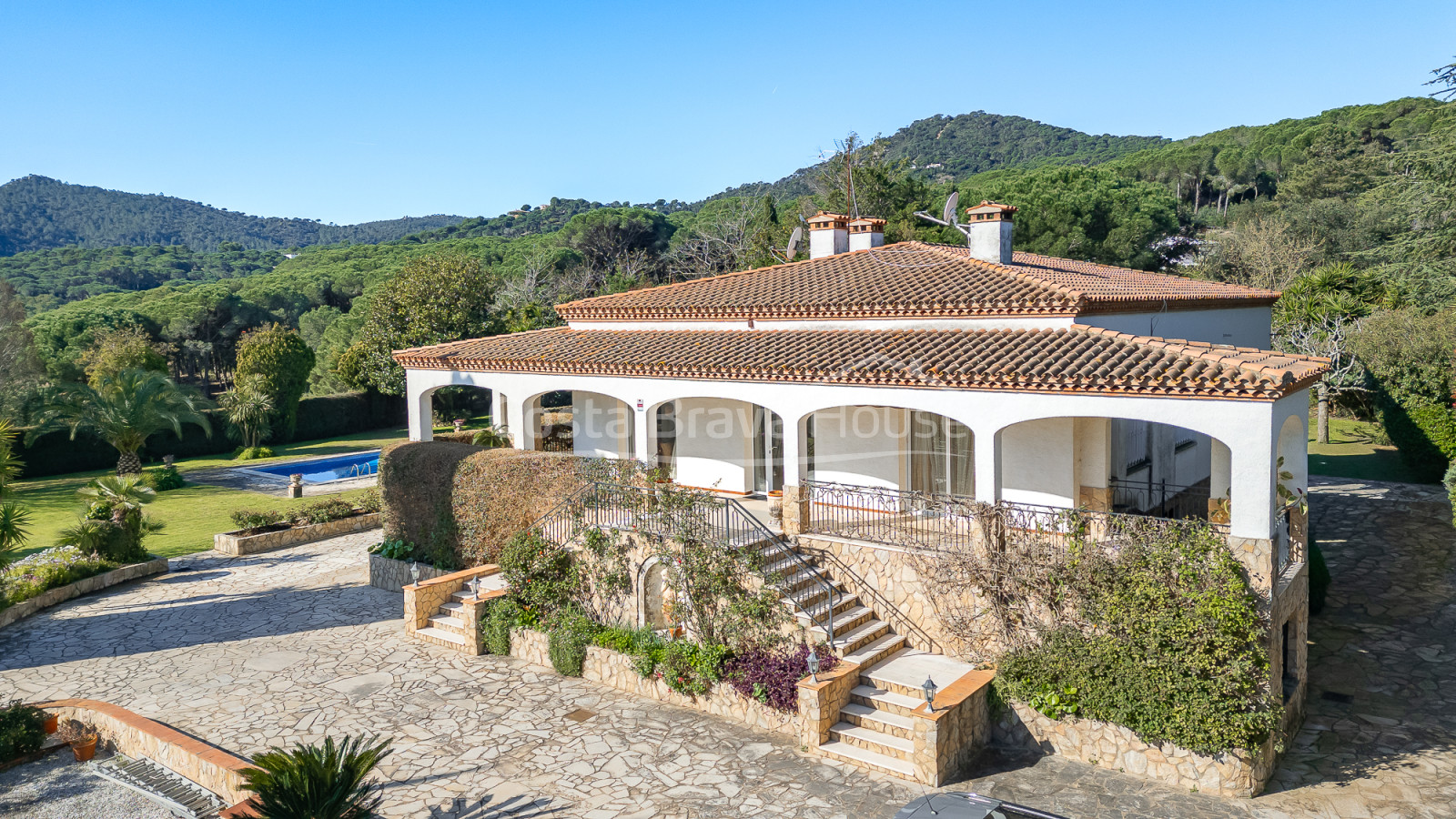 Villa à Sant Feliu de Guíxols avec piscine privée, grand terrain et vue sur la montagne
