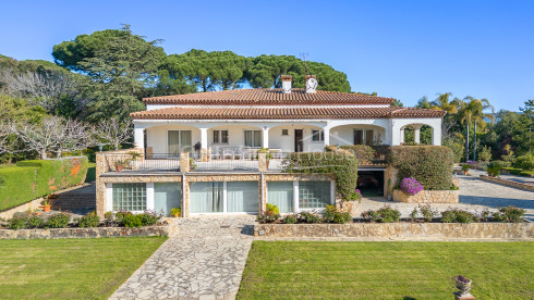 Villa à Sant Feliu de Guíxols avec piscine privée, grand terrain et vue sur la montagne