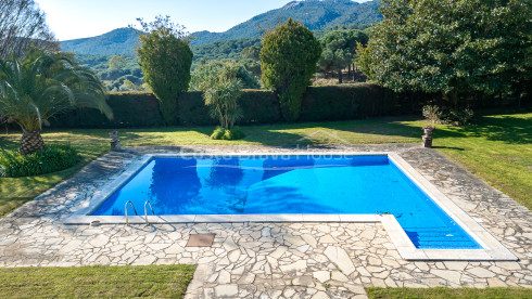 Vila a Sant Feliu de Guíxols amb piscina privada, gran parcel·la i vistes a la muntanya