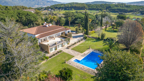 Vila a Sant Feliu de Guíxols amb piscina privada, gran parcel·la i vistes a la muntanya