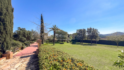 Villa à Sant Feliu de Guíxols avec piscine privée, grand terrain et vue sur la montagne