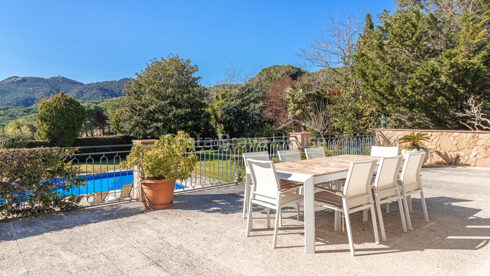 Villa à Sant Feliu de Guíxols avec piscine privée, grand terrain et vue sur la montagne