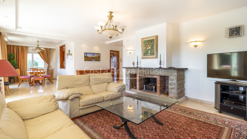 Villa à Sant Feliu de Guíxols avec piscine privée, grand terrain et vue sur la montagne