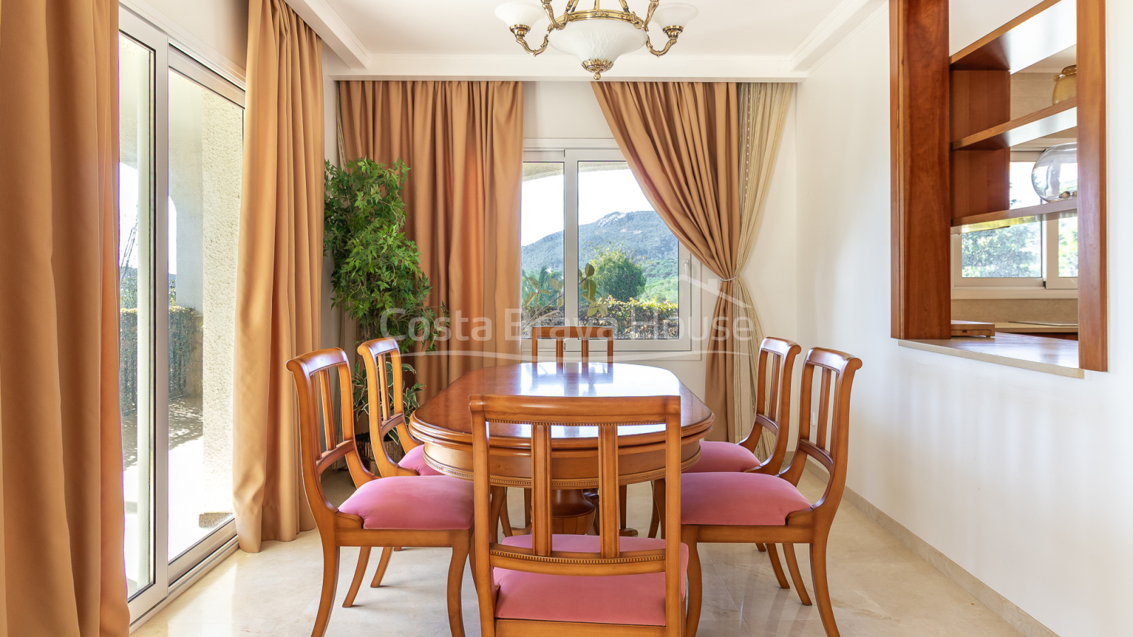 Villa à Sant Feliu de Guíxols avec piscine privée, grand terrain et vue sur la montagne