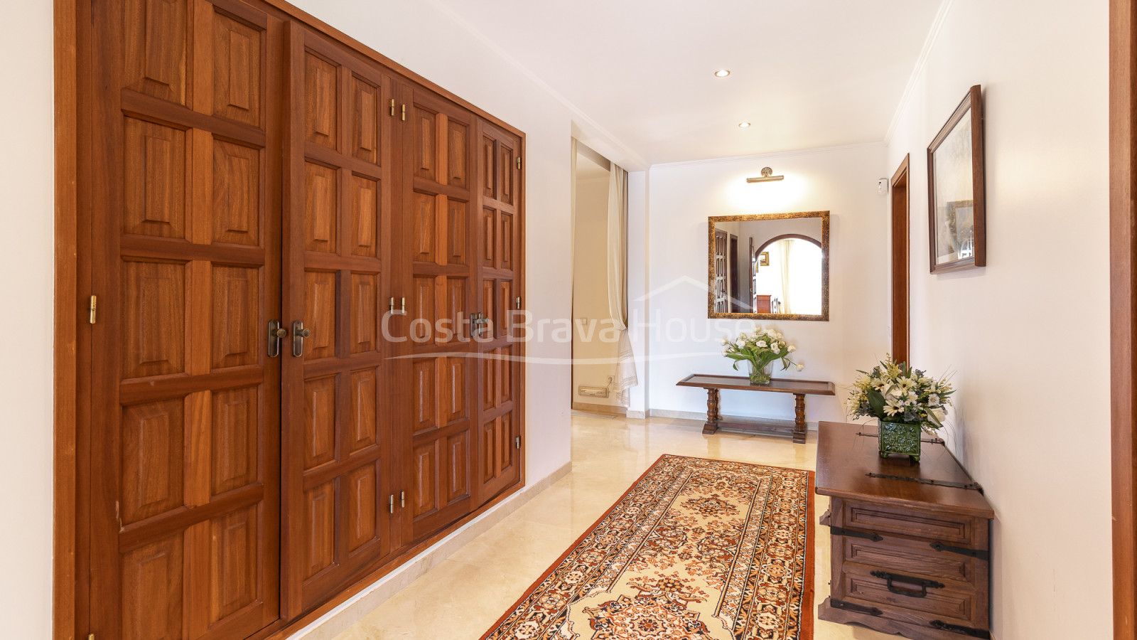 Vila a Sant Feliu de Guíxols amb piscina privada, gran parcel·la i vistes a la muntanya