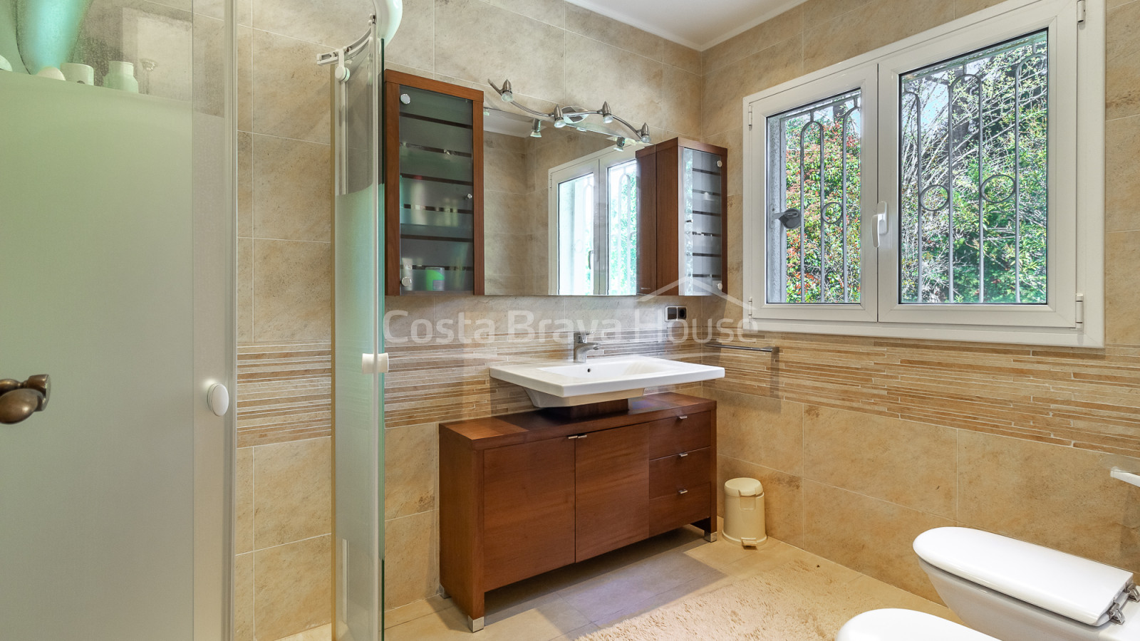 Villa à Sant Feliu de Guíxols avec piscine privée, grand terrain et vue sur la montagne